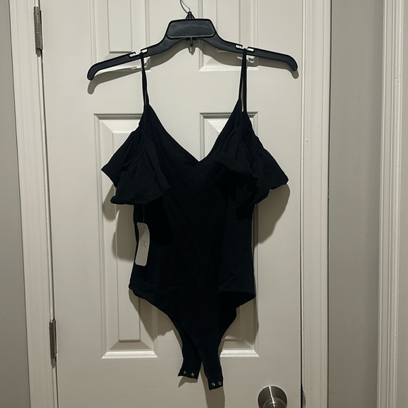 NEW w/tags Black cold shoulder XL body suit with ruffle sleeve - Picture 1 of 7